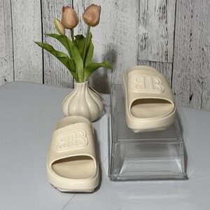Bebe Women Malaga Pool Slider  Bone 3D Logo Size  6  Open Toe Sandals